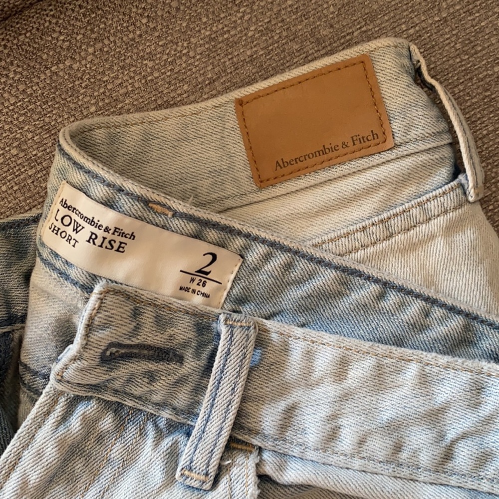 Abercrombie low rise distressed shorts - Picture 2 of 3